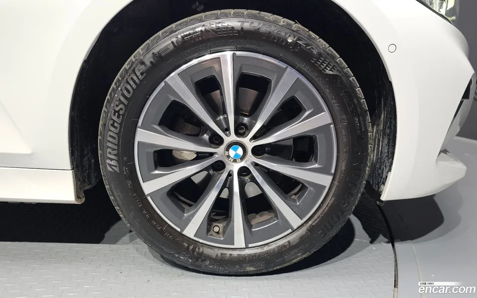 BMW 3 Series 320i 2024 — миниатюра 2