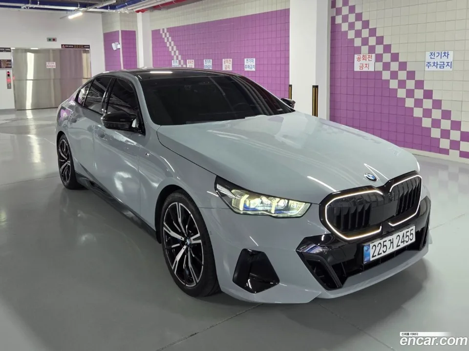 BMW 5 Series 530i xDrive M 2024 — фото 1, купить с доставкой в Москву
