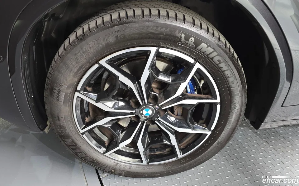 BMW X4 xDrive20i M 2023 — миниатюра 2