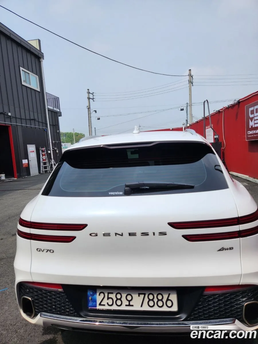 Genesis GV70 2.5T AWD 2023 — миниатюра 2