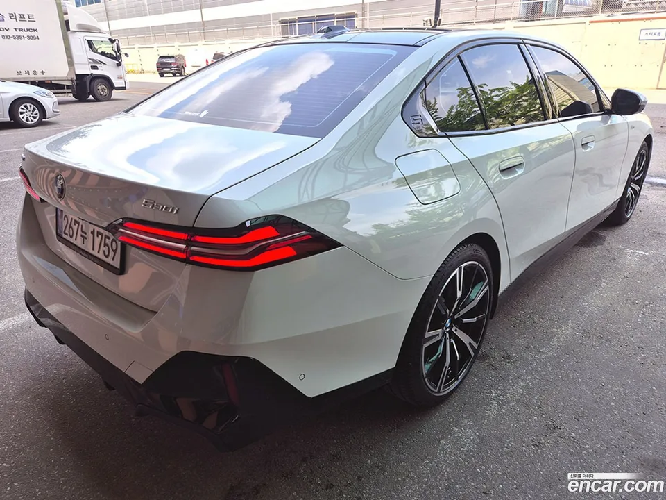 BMW 5 Series 530i xDrive M 2025 — миниатюра 5
