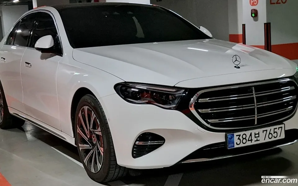 Mercedes-Benz E-Class E300 4MATIC 2024 — миниатюра 3
