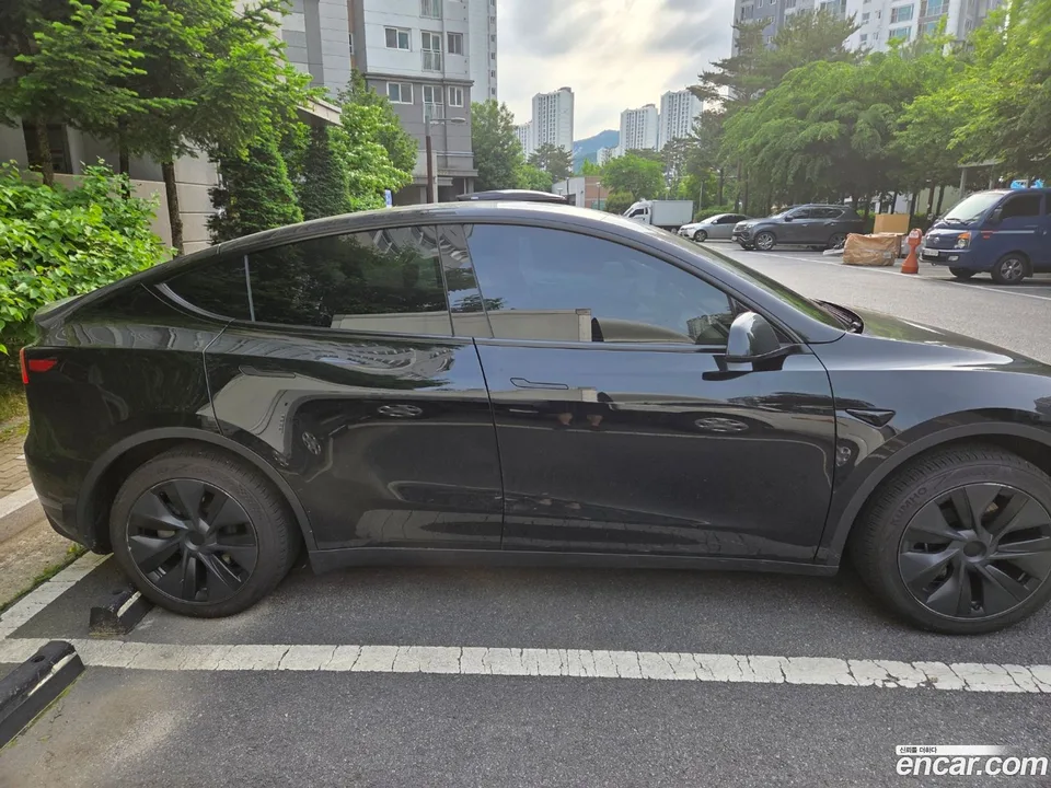 Tesla Model Y RWD 2024 — миниатюра 3