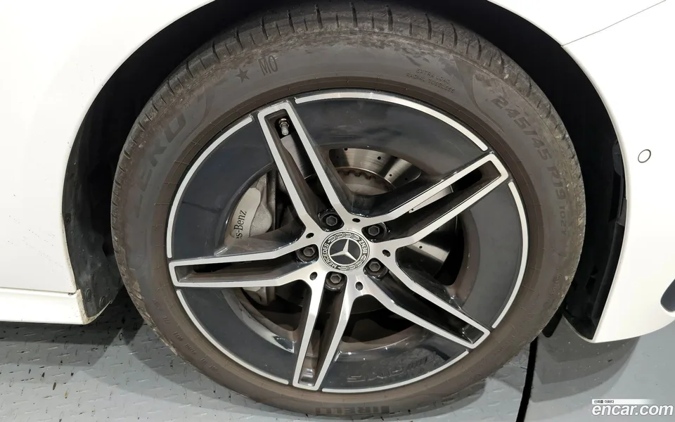Mercedes-Benz E-Class E300 4MATIC AMG Line 2024 — миниатюра 2