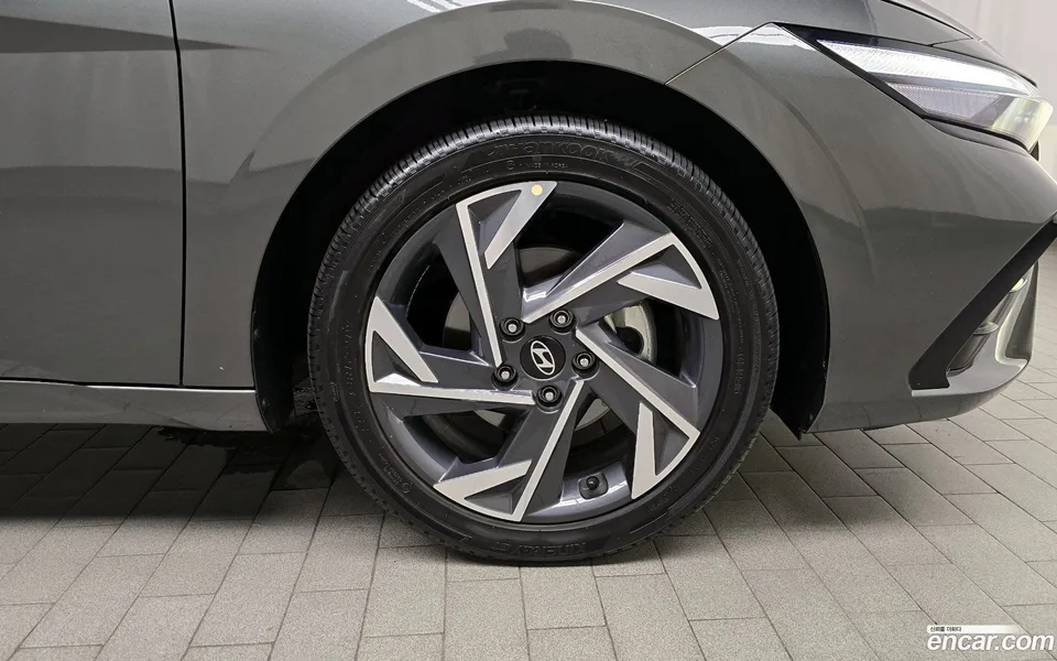 Hyundai Avante CN7 Hybrid 2025 — миниатюра 2