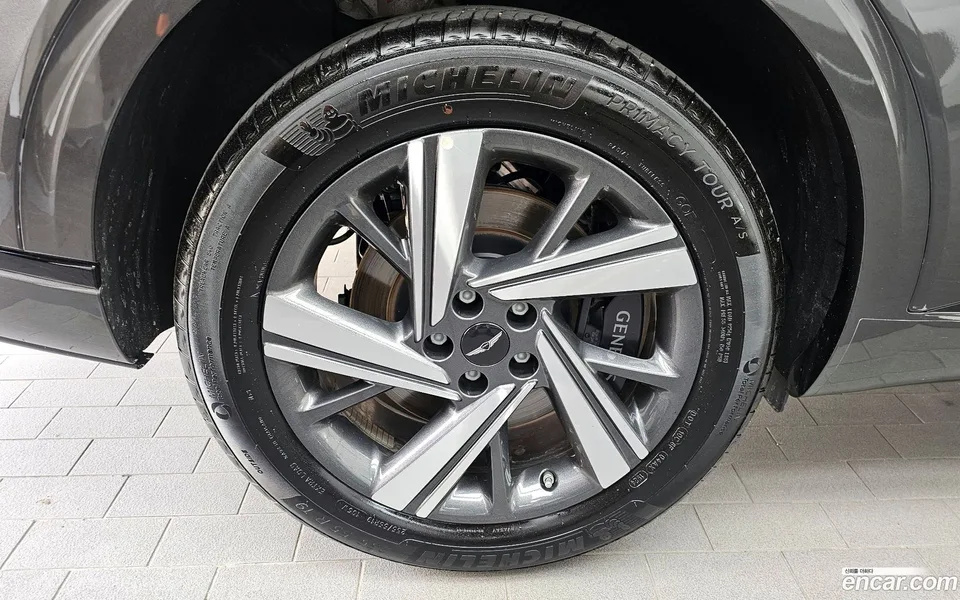 Genesis GV70 2.5T 2WD 2024 — миниатюра 2