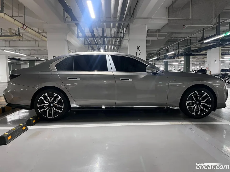BMW 7 Series 740i xDrive M 2025 — миниатюра 4
