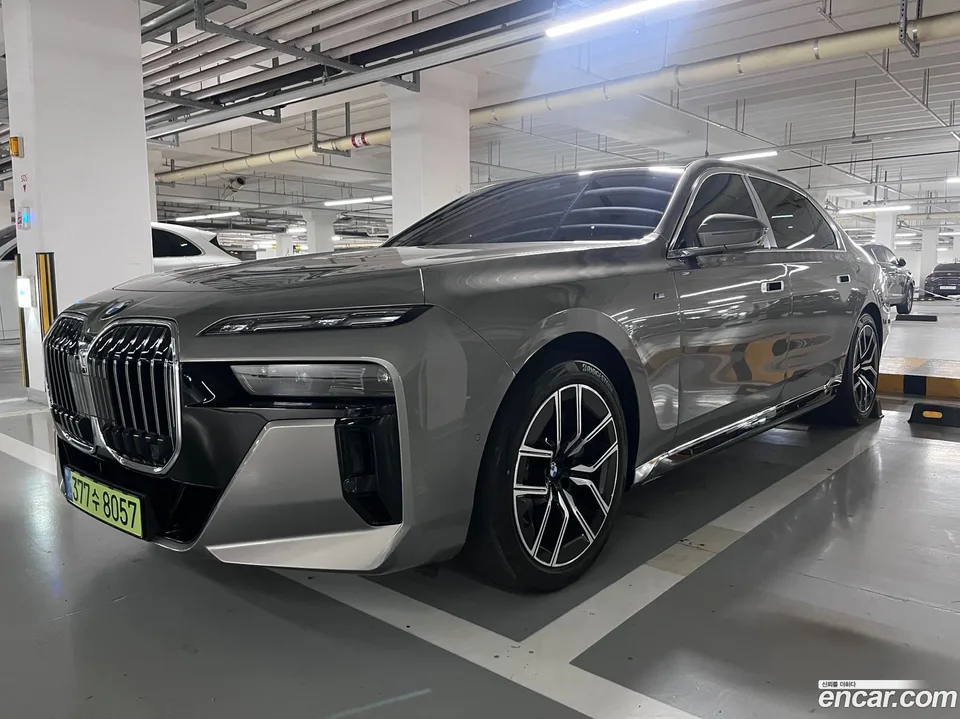 BMW 7 Series 740i xDrive M 2025 — фото 1, купить с доставкой в Москву