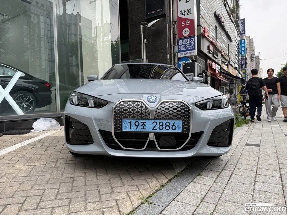 BMW i4 eDrive40 M 2025 — фото 1, купить с доставкой в Москву