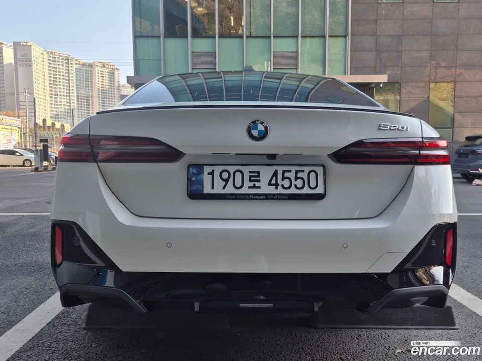 BMW 5 Series 520i M 2024 — миниатюра 2