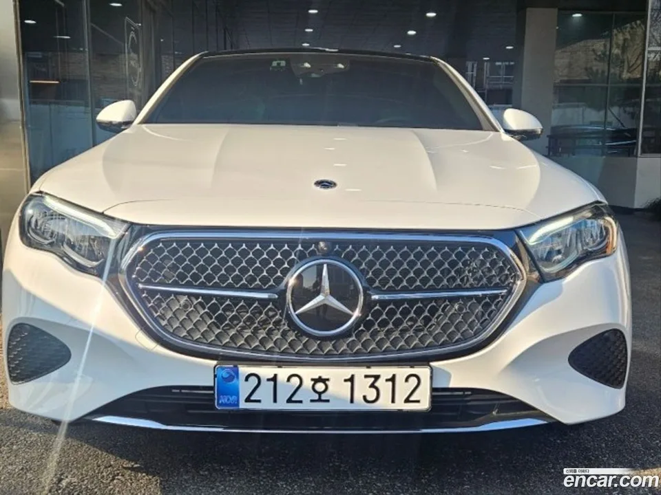 Mercedes-Benz E-Class E200 2025 — миниатюра 3