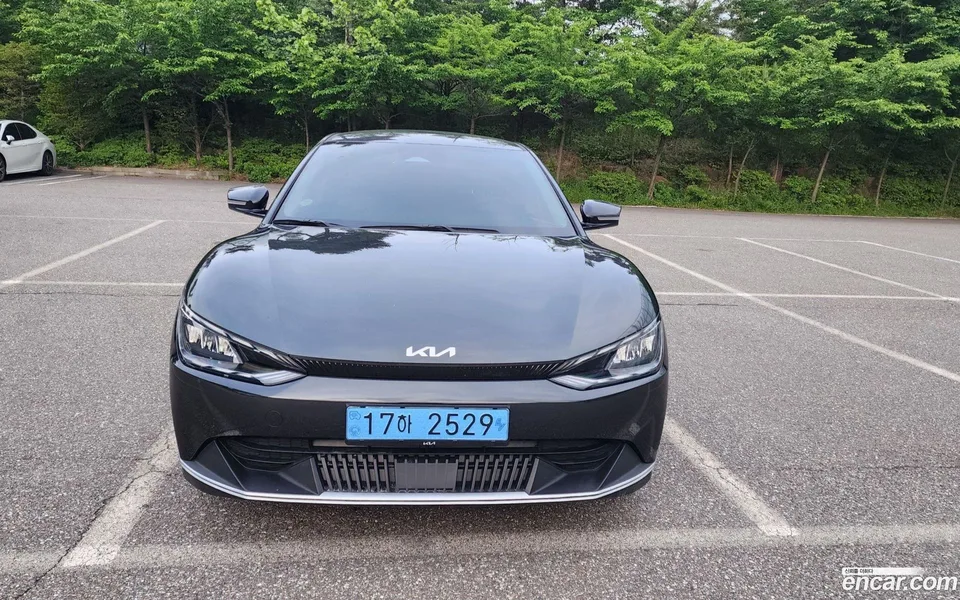 Kia EV6 2023 — photo 1, buy with delivery to Moscow