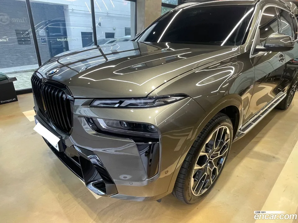 BMW X7 xDrive 40i M 7 2025 — фото 1, купить с доставкой в Москву