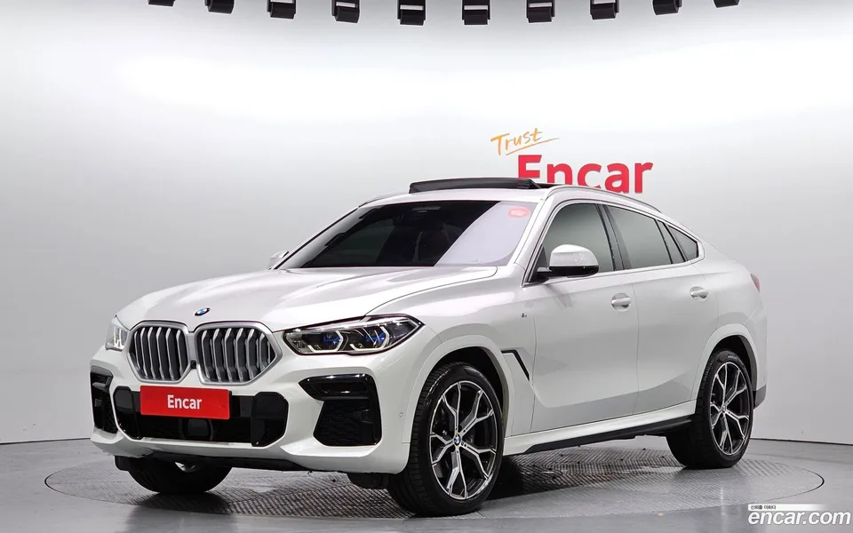 BMW X6 xDrive40i M 2023 — фото 1, купить с доставкой в Москву