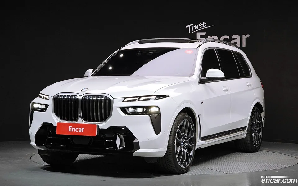 BMW X7 xDrive 40i M 7 2023 — фото 1, купить с доставкой в Москву