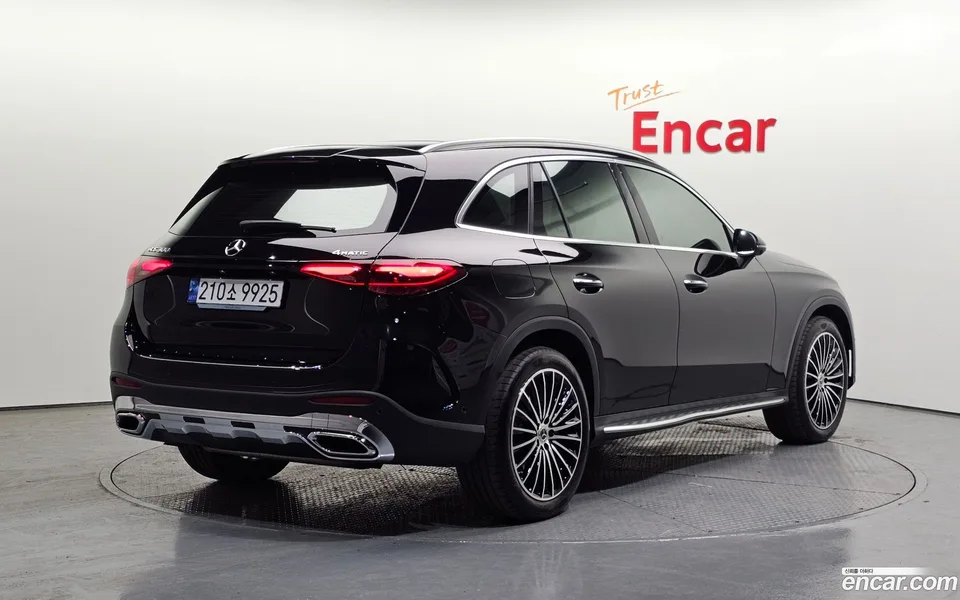 Mercedes-Benz GLC-Class GLC300 4MATIC AMG Line 2023 — миниатюра 2