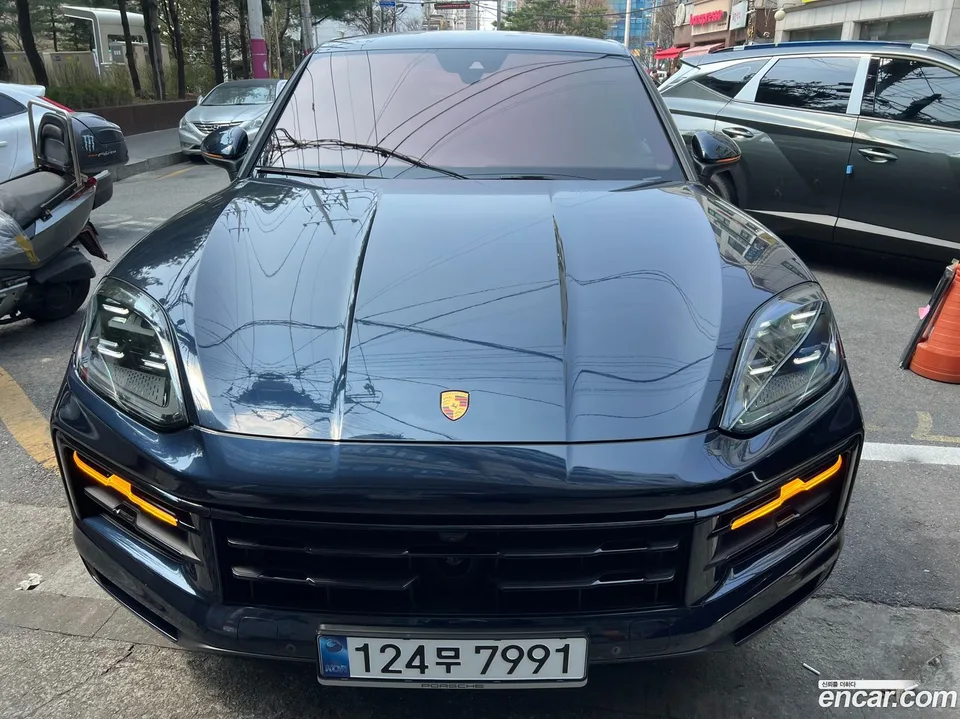 Porsche Cayenne 3.0 2023 — photo 1, buy with delivery to Moscow