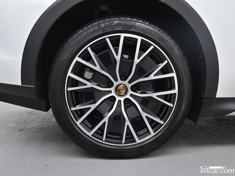Porsche Taycan 2024 — миниатюра 2
