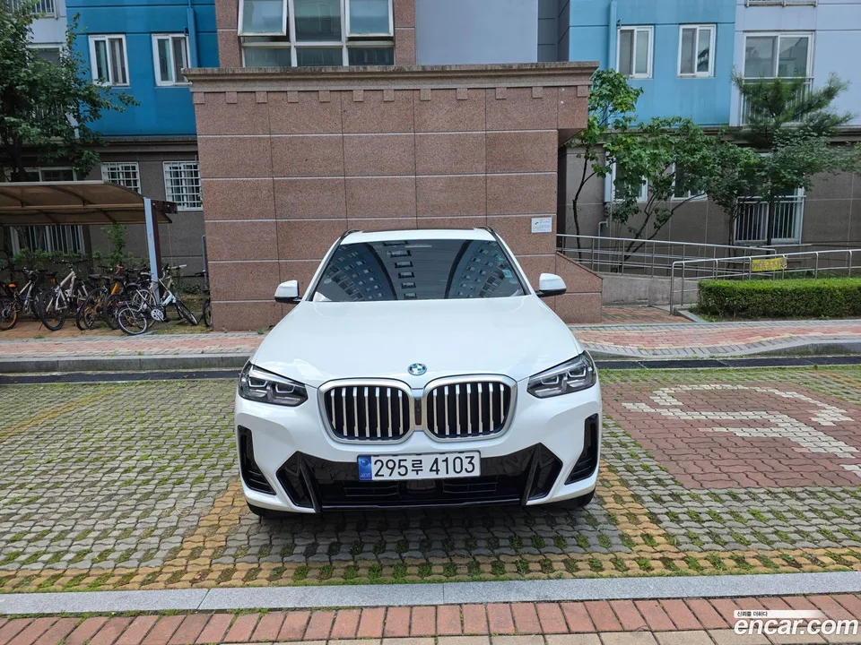 BMW X3 xDrive 30e M 2023 — фото 1, купить с доставкой в Москву