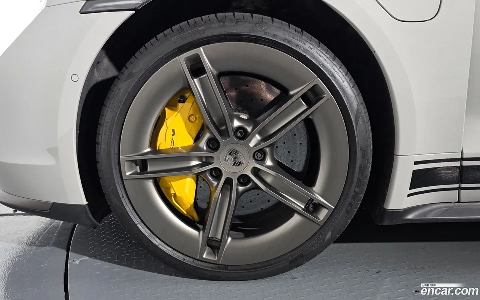 Porsche Taycan S 2024 — миниатюра 2