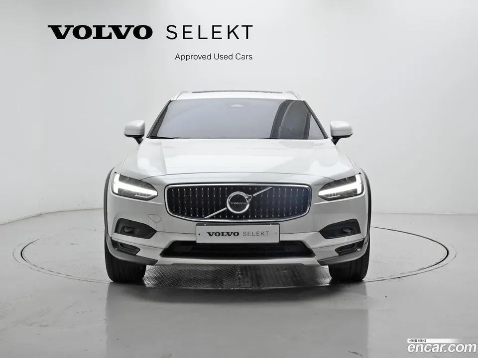 Volvo V90 Cross Country B5 AWD 2024 — миниатюра 3