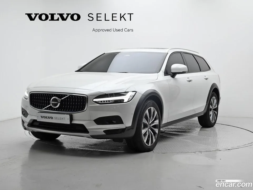 Volvo V90 Cross Country B5 AWD 2024 — фото 1, купить с доставкой в Москву