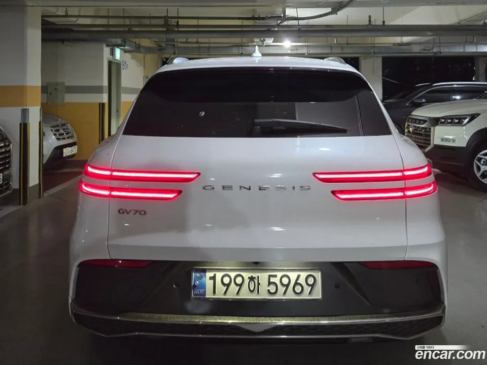 Genesis GV70 2.5T 2WD 2024 — миниатюра 4