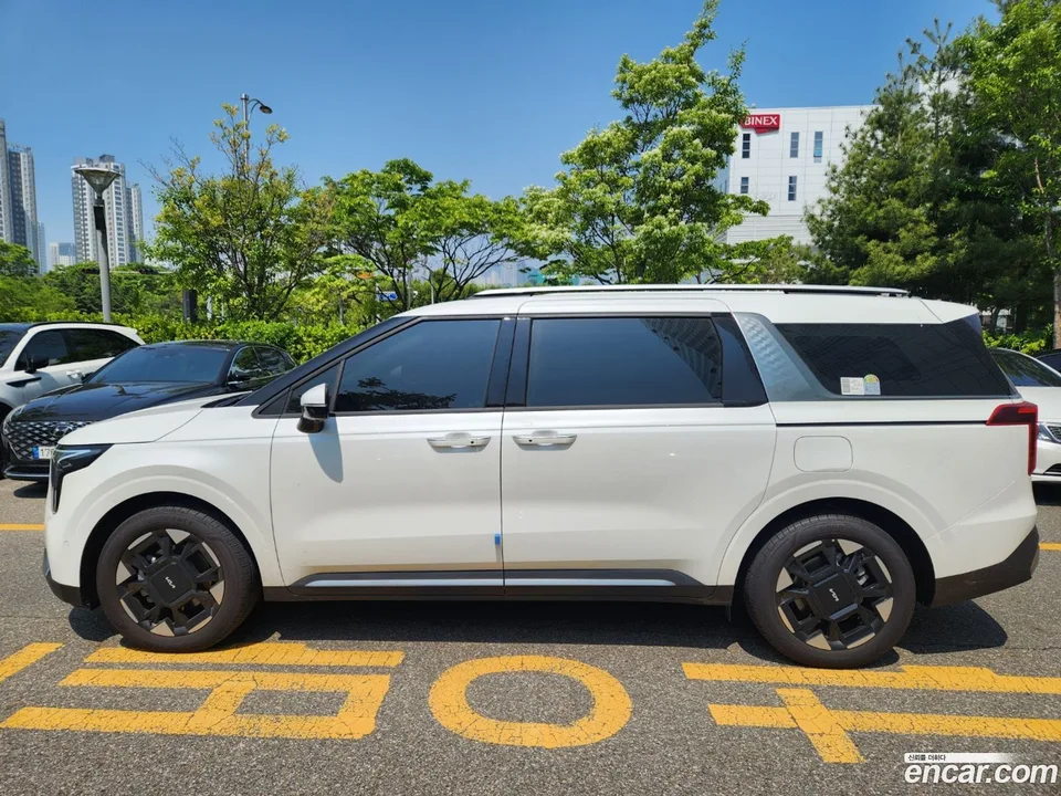 Kia Carnival HEV 9 2024 — thumbnail 3