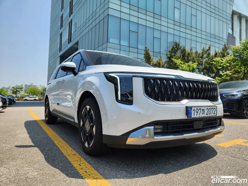 Kia Carnival HEV 9 2024 — photo 1, buy with delivery to Moscow