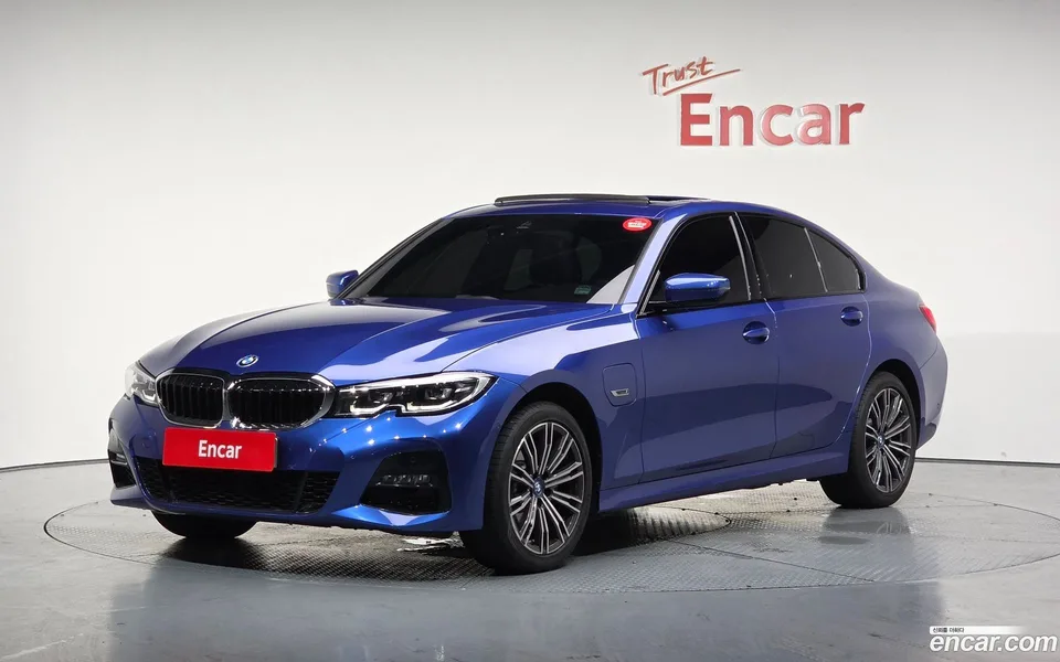 BMW 3 Series 320e M 2022 — фото 1, купить с доставкой в Москву