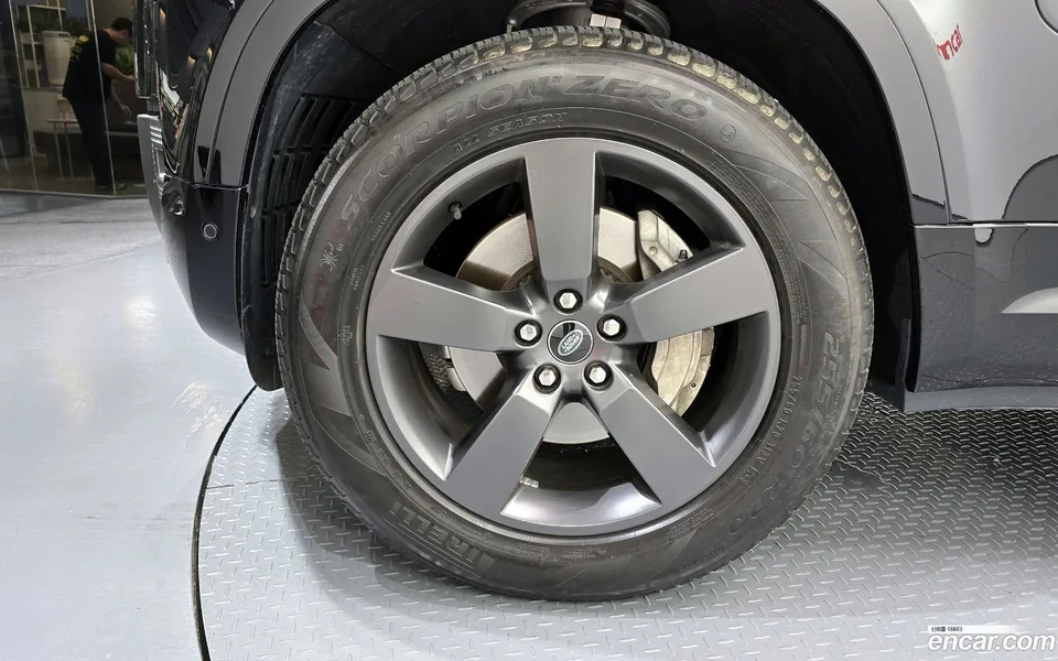 Land Rover Defender 130 D300 X- HSE 2024 — миниатюра 2