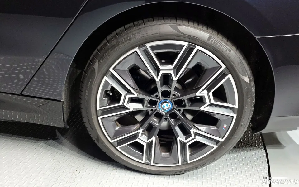 BMW 5 Series 530e M 2024 — миниатюра 5