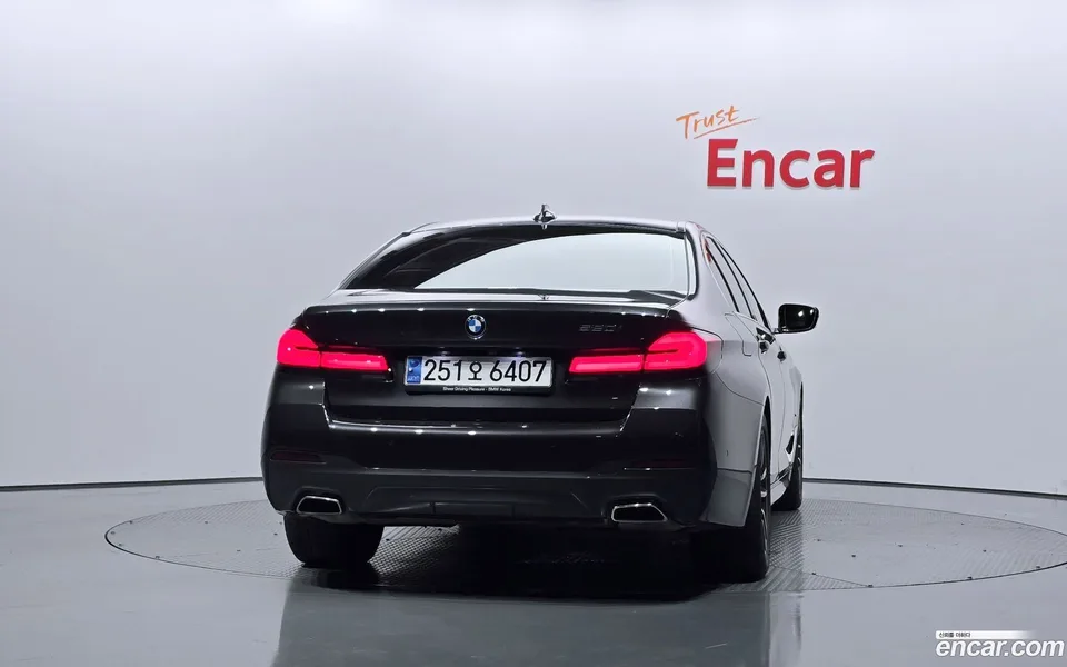 BMW 5 Series 520i M 2023 — миниатюра 4
