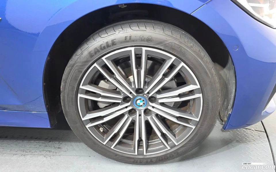BMW 3 Series 320e M 2022 — миниатюра 5
