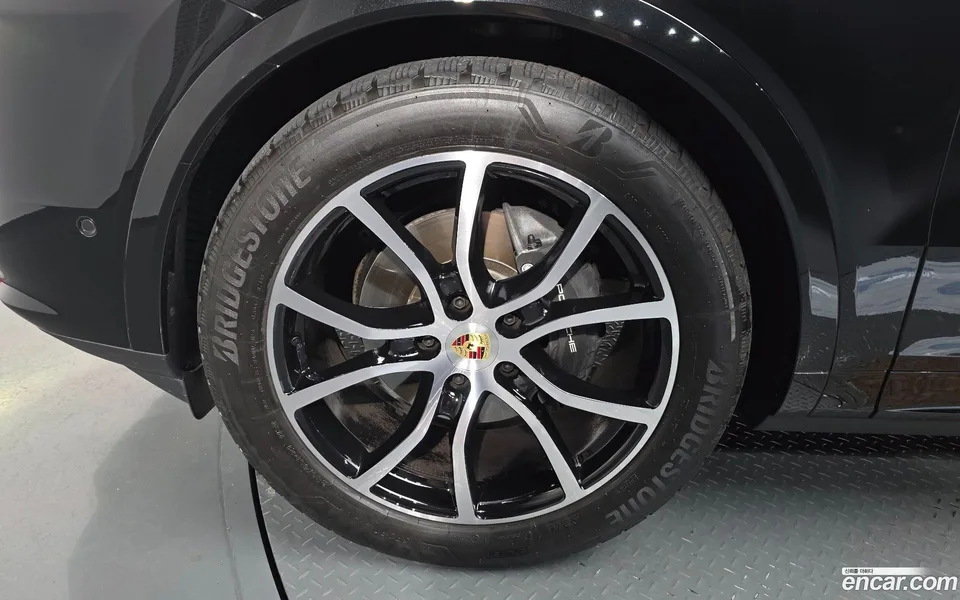 Porsche Cayenne 3.0 2024 — миниатюра 2