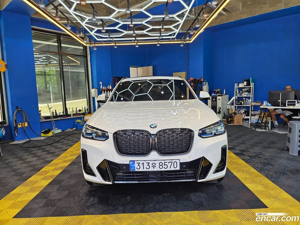 BMW X4 xDrive20i M 2023 — фото 1, купить с доставкой в Москву