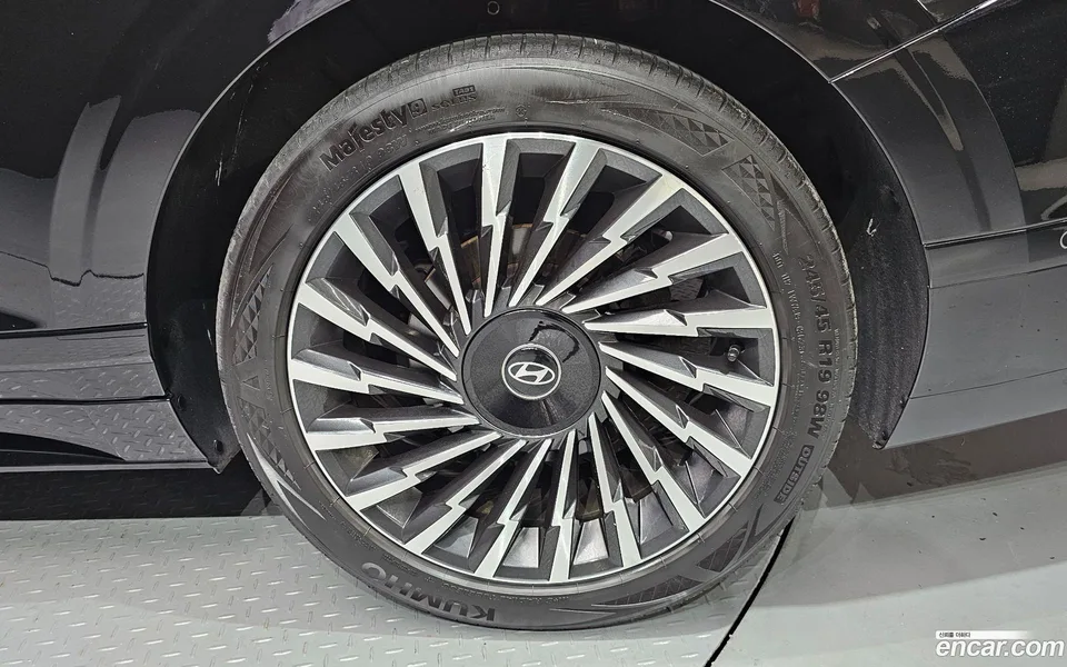 Hyundai Grandeur 2.5 2WD 2023 — thumbnail 5
