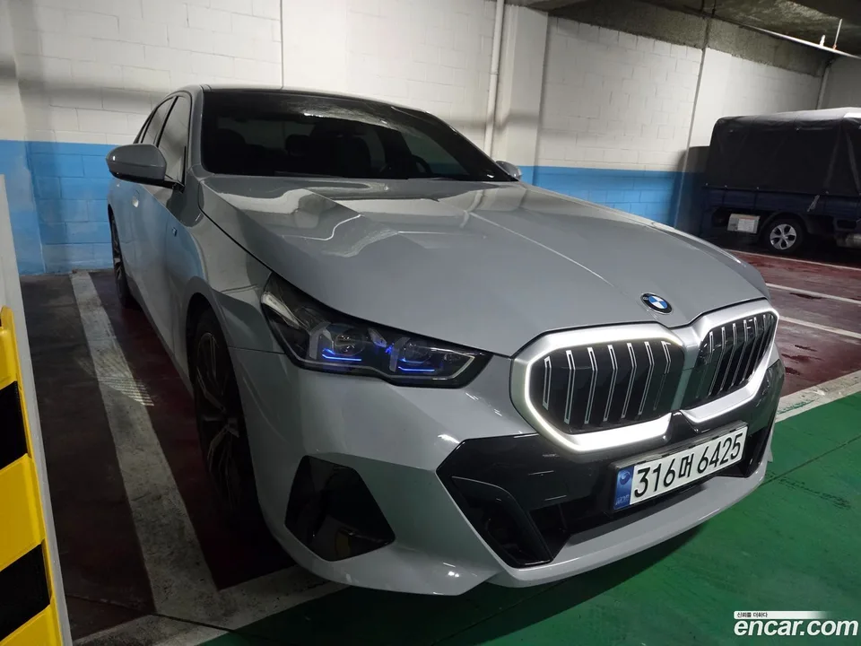 BMW 5 Series 530i xDrive M 2024 — thumbnail 3