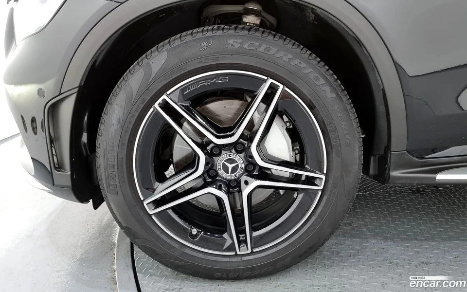 Mercedes-Benz GLC-Class GLC300 4MATIC 2023 — миниатюра 2