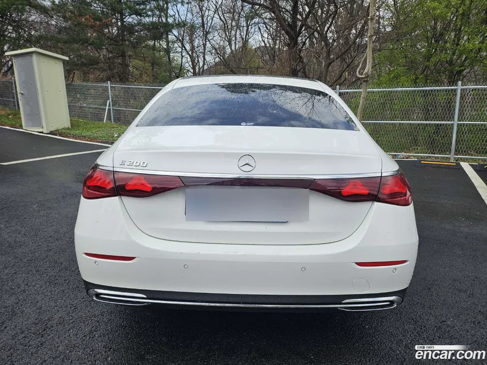 Mercedes-Benz E-Class E200 2025 — миниатюра 4