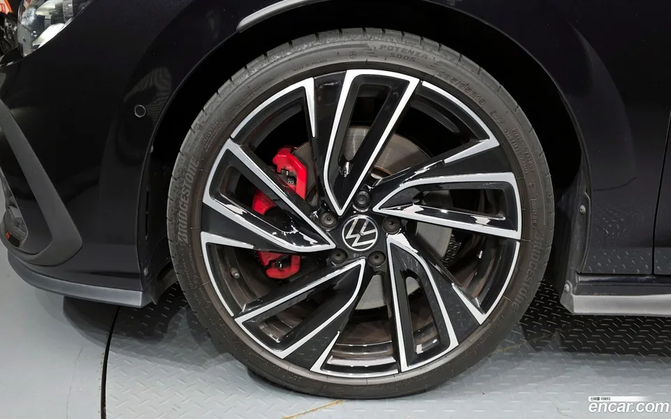 Volkswagen Golf 2.0 GTI 2023 — миниатюра 5