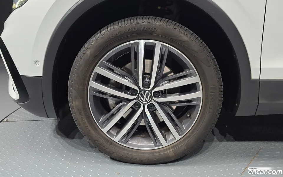 Volkswagen Tiguan Allspace 2.0 TSI 2023 — миниатюра 2