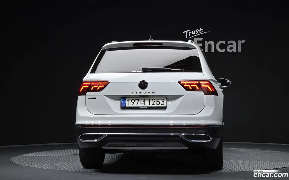 Volkswagen Tiguan Allspace 2.0 TSI 2023 — миниатюра 4