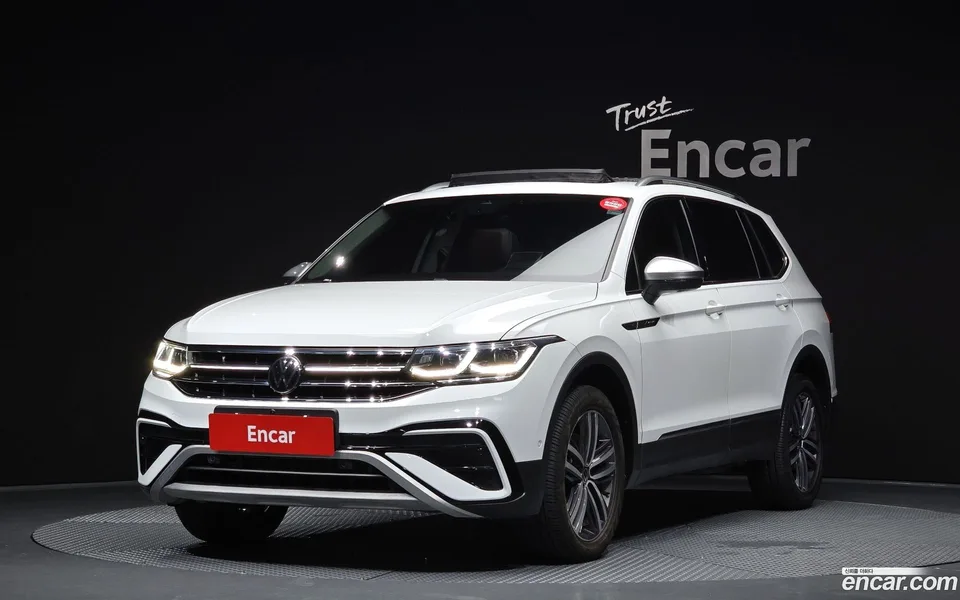 Volkswagen Tiguan Allspace 2.0 TSI 2023 — фото 1, купить с доставкой в Москву