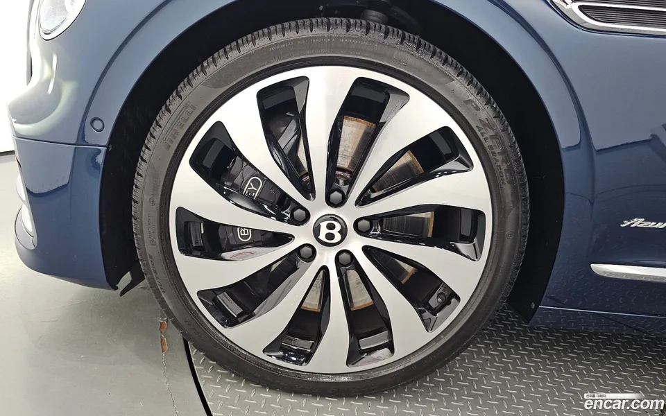 Bentley Flying Spur 4.0 2024 — миниатюра 2
