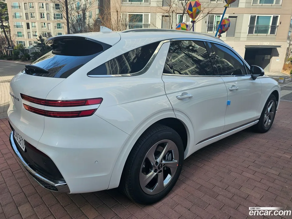 Genesis GV70 2.5T 2WD 2025 — миниатюра 2