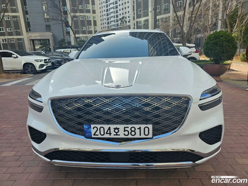Genesis GV70 2.5T 2WD 2025 — фото 1, купить с доставкой в Москву