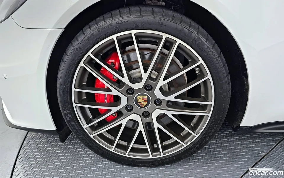 Porsche Panamera (971) 4.0 GTS 2022 — миниатюра 2