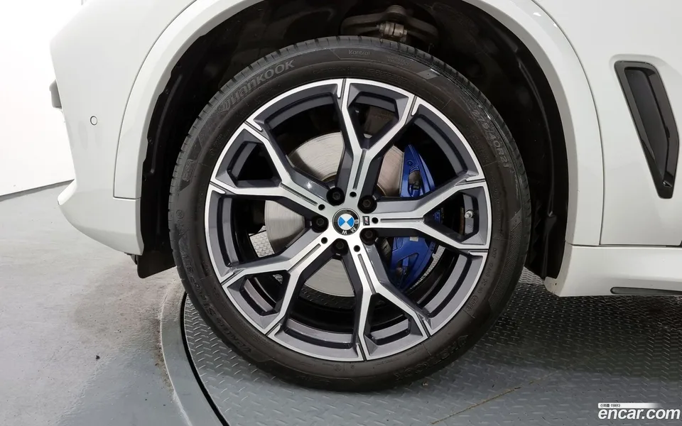 BMW X5 xDrive 30d M 2023 — миниатюра 2