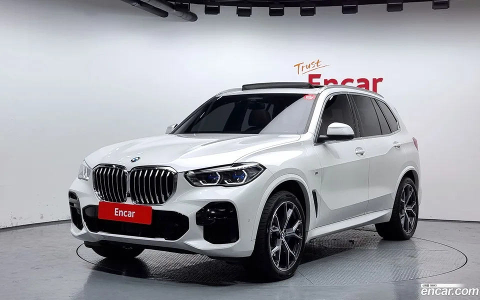 BMW X5 xDrive 30d M 2023 — фото 1, купить с доставкой в Москву